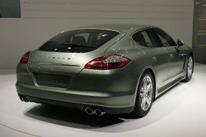 salon-ginebra-2011-porsche-panamera-s-hybrid-12995232473.jpg
