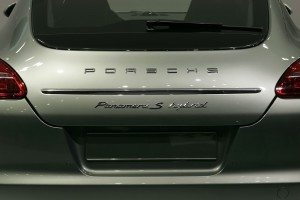 salon-ginebra-2011-porsche-panamera-s-hybrid-12995232474.jpg