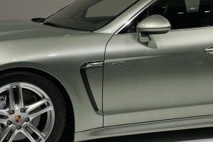 salon-ginebra-2011-porsche-panamera-s-hybrid-12995232486.jpg