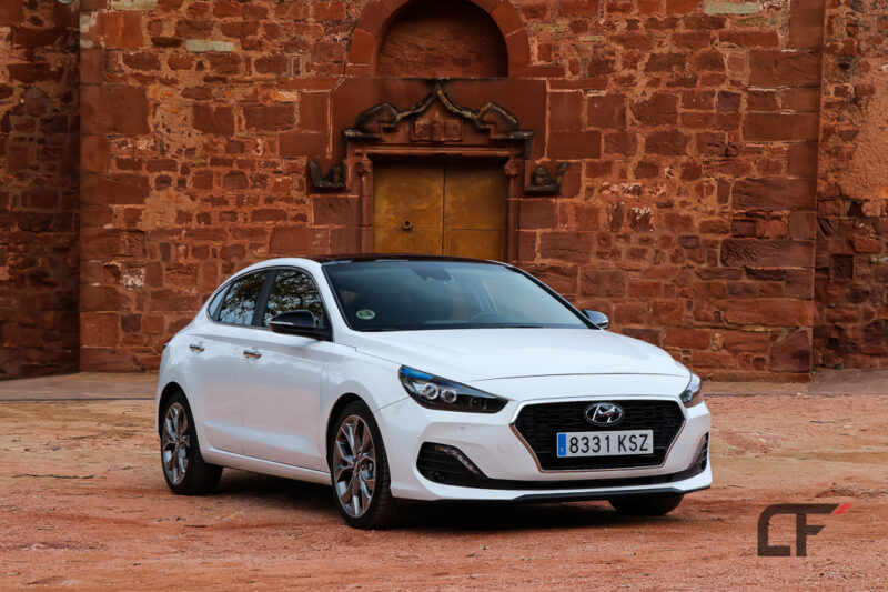 Vista frontal Hyundai i30 Fastback