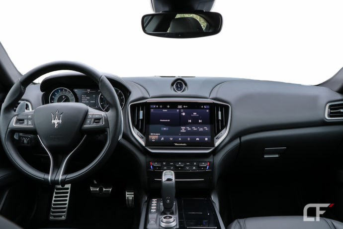 Salpicadero Maserati Ghibli Hybrid GranSport